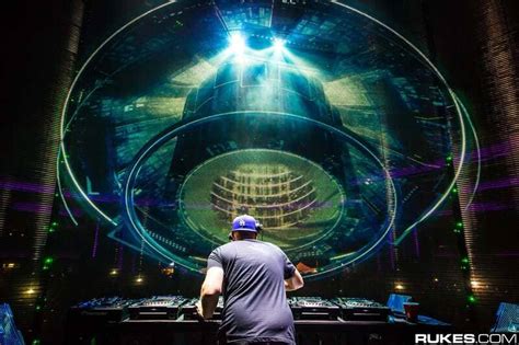 The future of live streaming DJ sets: Mavic moments DJ